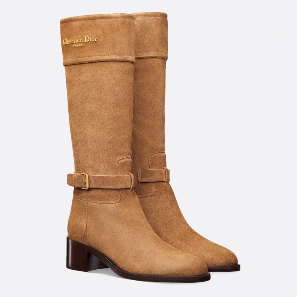 Dior D-town Suede Boots
Current collection
Sold out at boutiques!